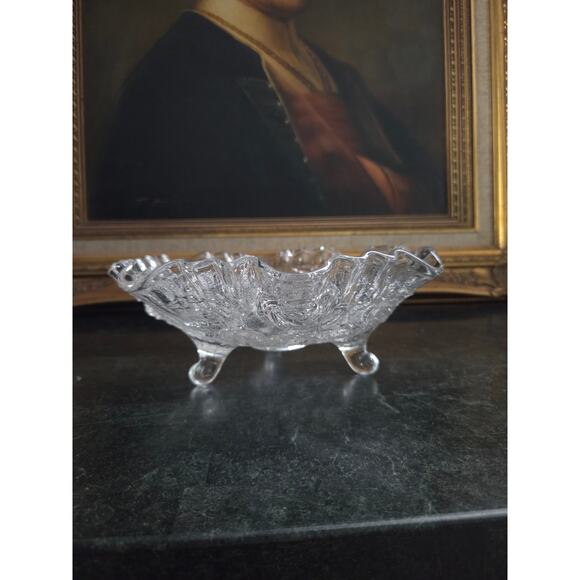 Vintage L.G. Wright 3-Footed Roses Scrolls Bowl 7.75" Pressed Glass Mid Century - Picture 2 of 8